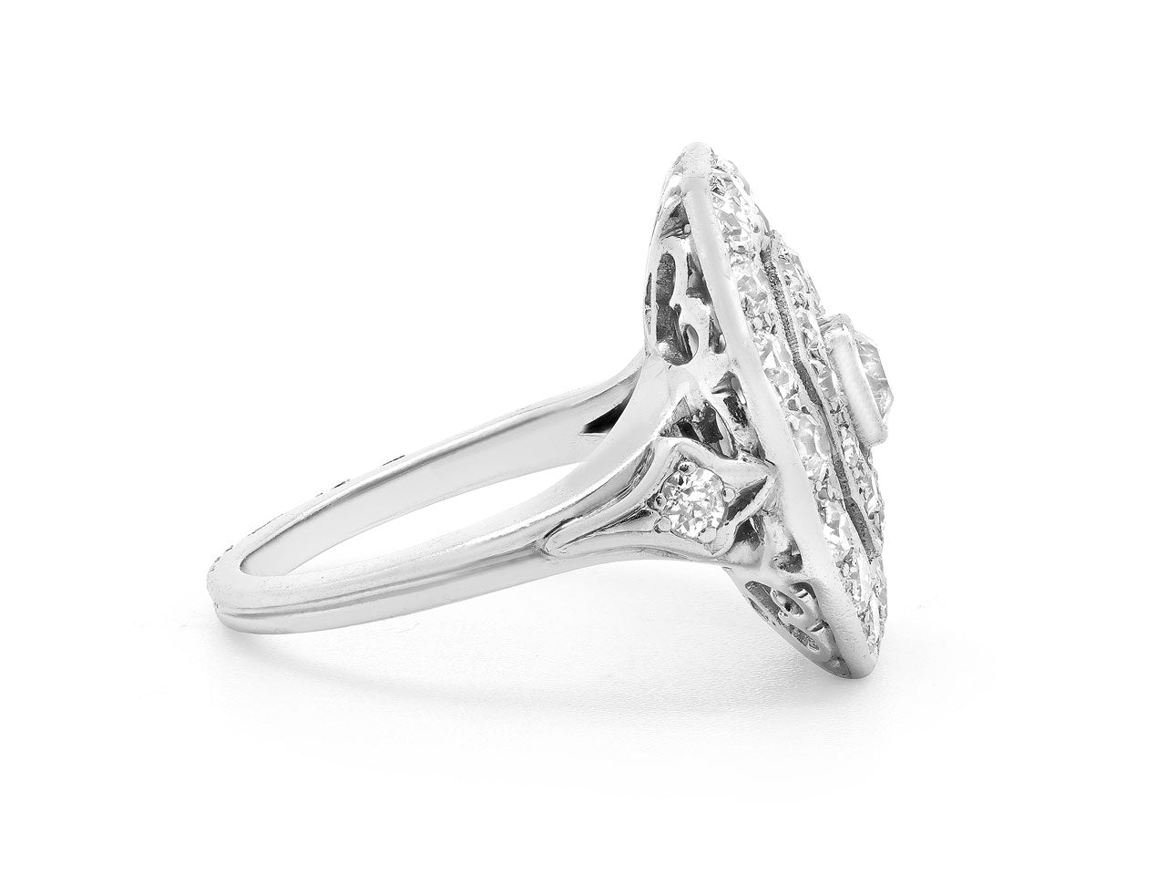 Art Deco Diamond Ring in Platinum