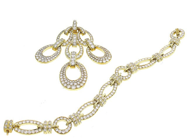 Diamond Link Necklace with Diamond Pendant in 18K