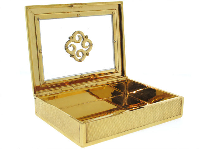 Exceptional Box with Diamond Detail in 18K