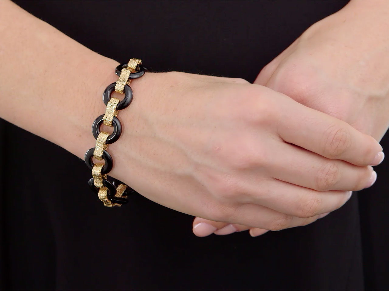 Van Cleef & Arpels Onyx and Gold Bracelet in 18K