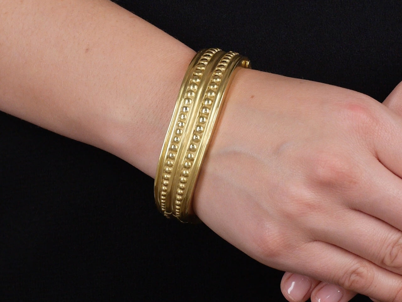 Vahe Naltchayan Bangle in 18K Gold