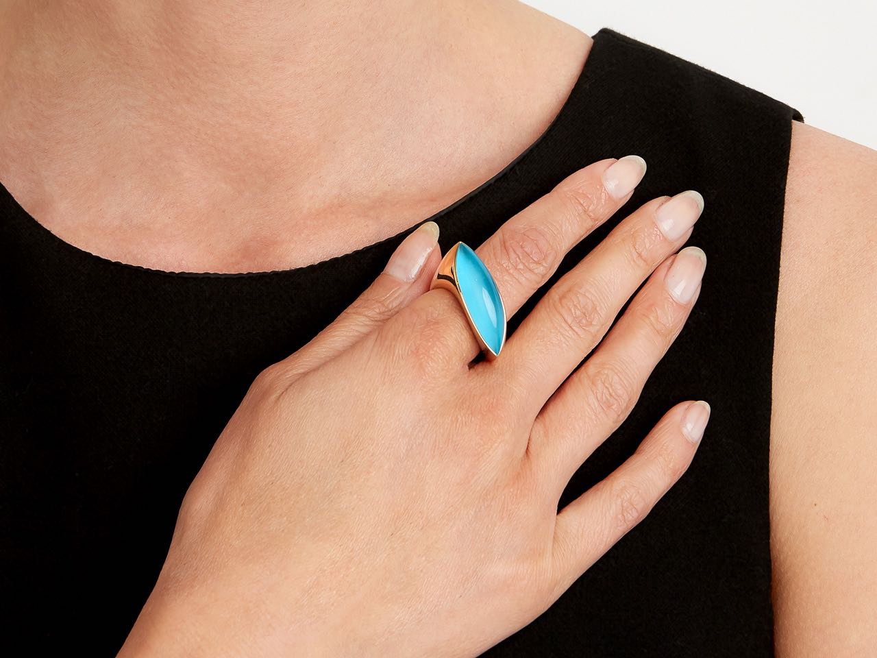 Vhernier 'Fuseau' Ring in 18K Gold