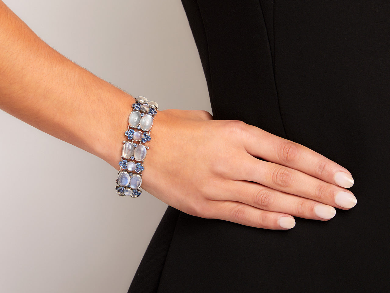 Antique Tiffany & Co. Moonstone and Montana Sapphire Bracelet in Platinum, by Louis Comfort Tiffany