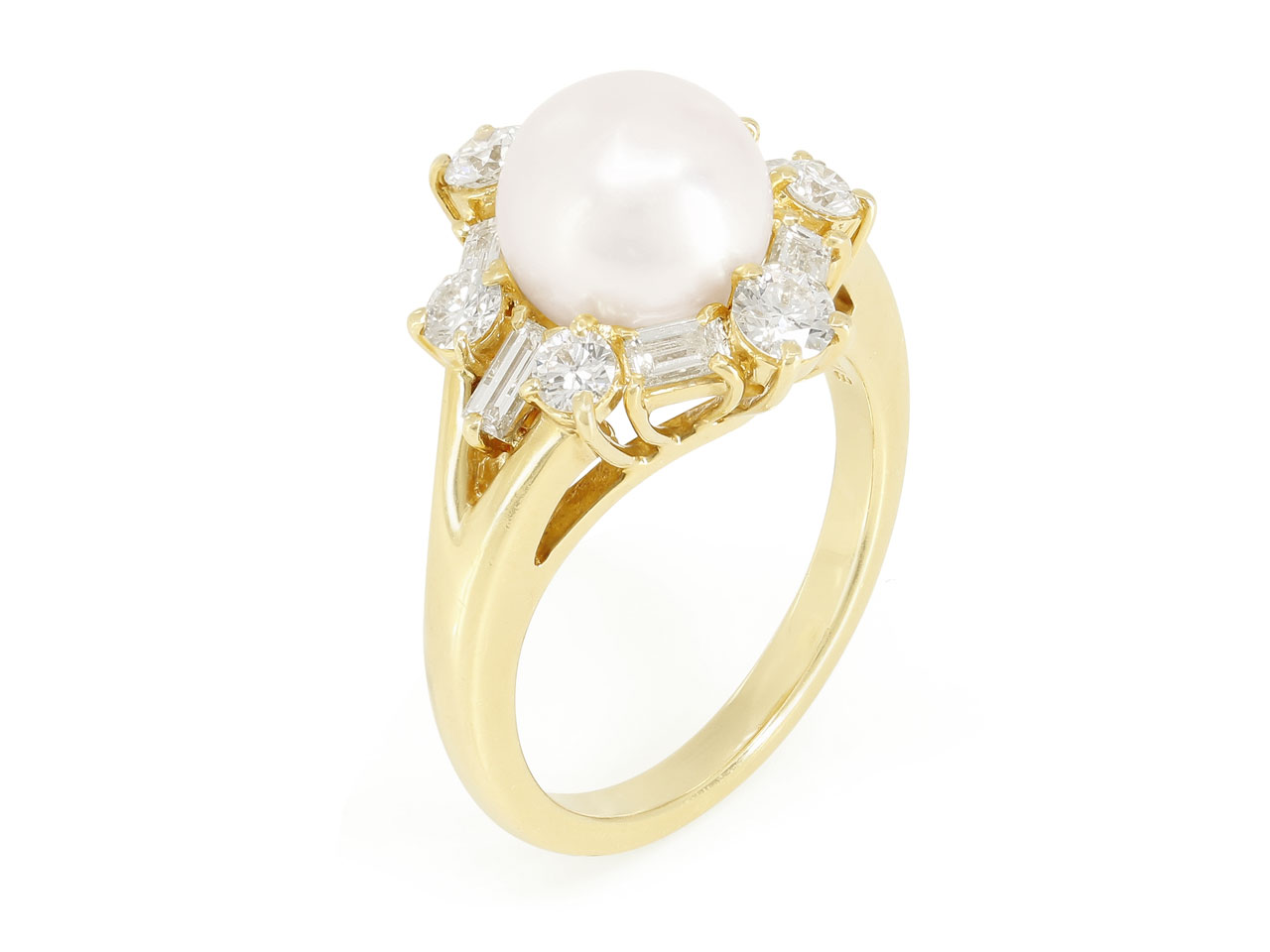 Mikimoto Pearl and Diamond Ring in 18K Gold