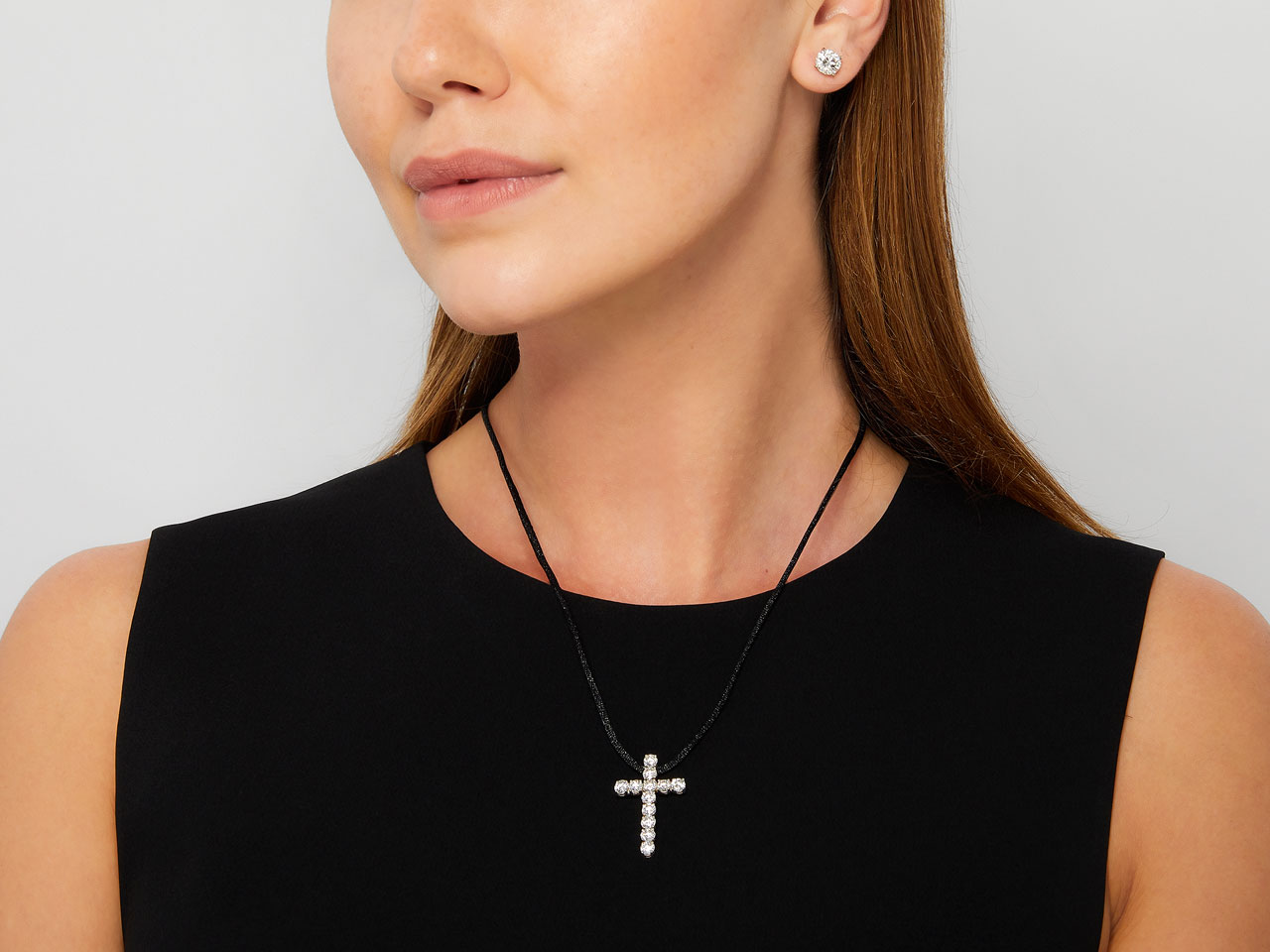 Diamond Cross Pendant in 18K White Gold