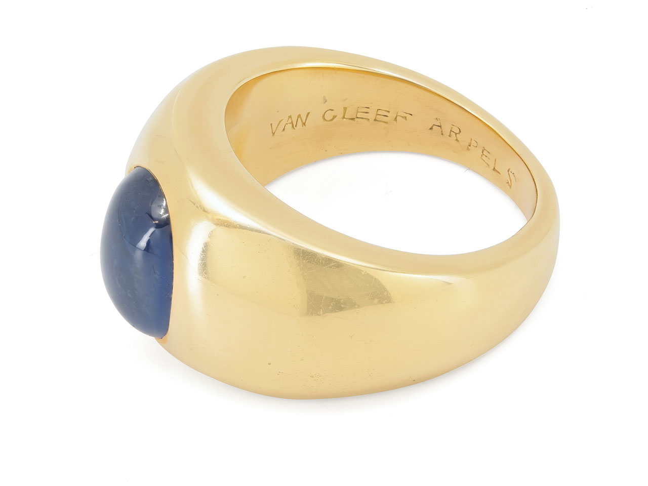 Van Cleef & Arpels Cabochon Sapphire Ring in 18K Gold