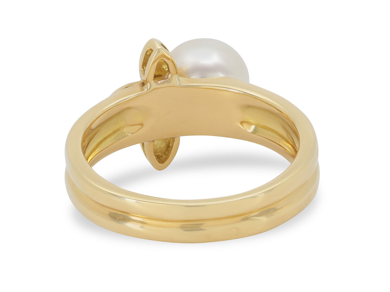 Van Cleef & Arpels Pearl Flower Ring in 18K Gold