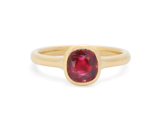 Beladora 'Bespoke' Cushion-cut Ruby, 1.41 carats, Ring in 18K Gold