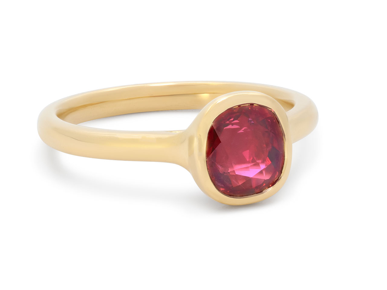 Beladora 'Bespoke' Cushion-cut Ruby, 1.41 carats, Ring in 18K Gold