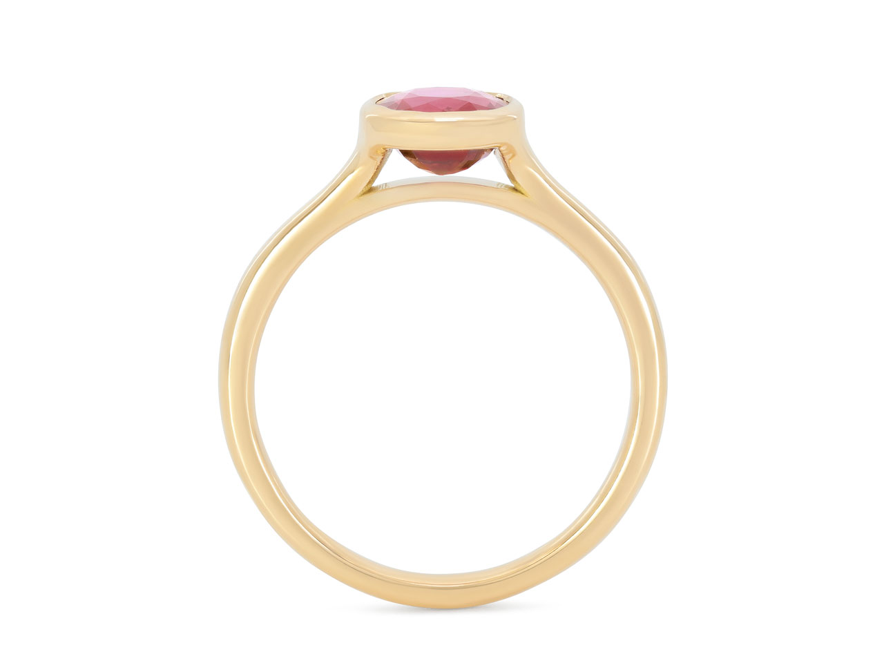 Beladora 'Bespoke' Cushion-cut Ruby, 1.41 carats, Ring in 18K Gold