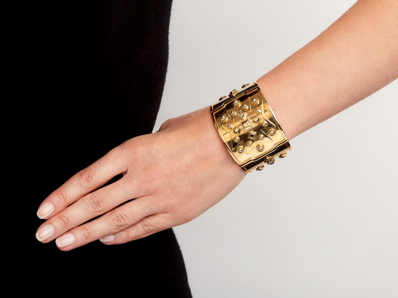 Louis Vuitton Lock Me Manchette Bracelet - Gold-Tone Metal Cuff, Bracelets  - LOU334369