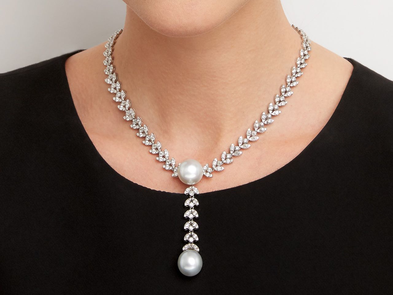 Tiffany South Sea pearl pendant in 18k gold with diamonds.